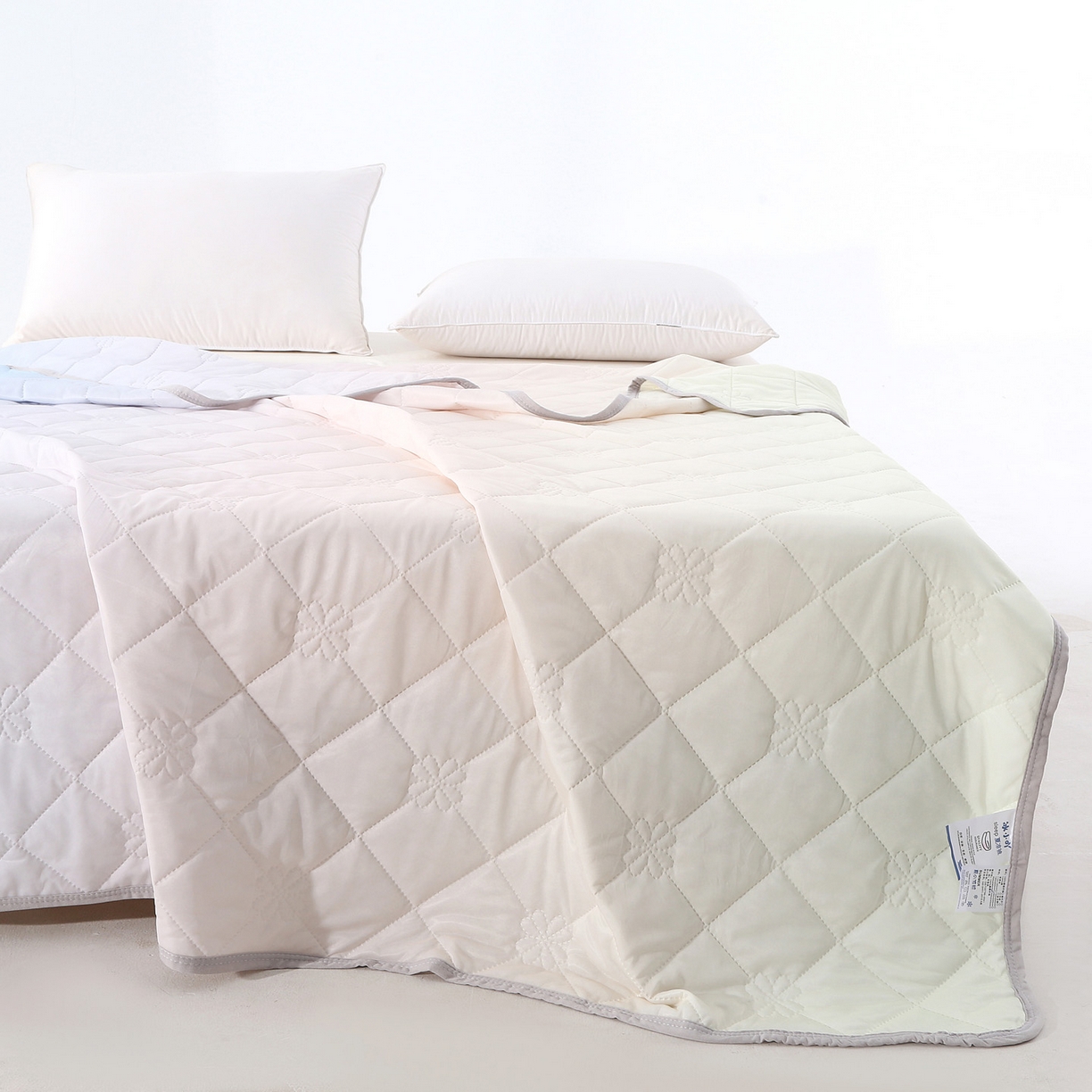 91家纺网 家纺一手货源 找家纺 亚龙工厂店 2026新款跨境电商热款涤氨凉感被被子被芯 米蓝色（浅变色）