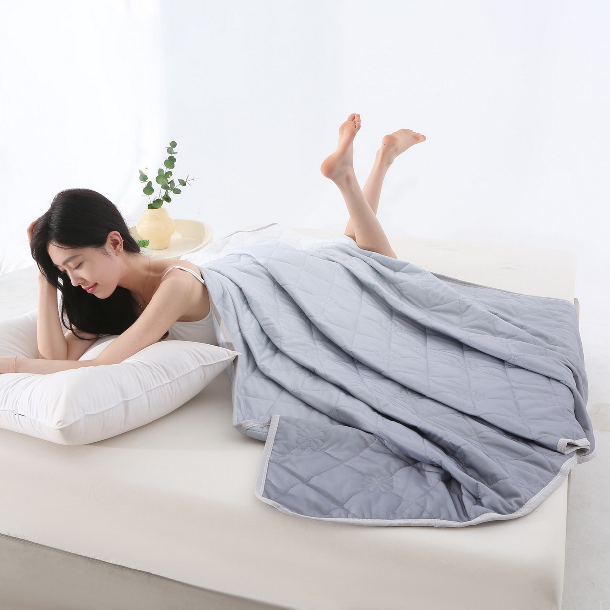 91家纺网 家纺一手货源 找家纺 亚龙工厂店 2026新款跨境电商热款涤氨凉感被被子被芯 高级灰（浅变色）