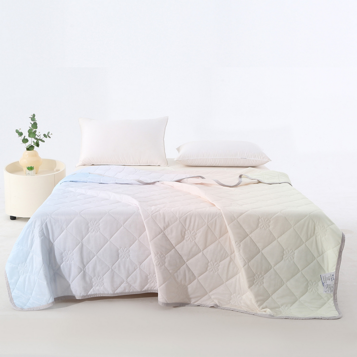 91家纺网 家纺一手货源 找家纺 亚龙工厂店 2026新款跨境电商热款涤氨凉感被被子被芯 米蓝色（浅变色）