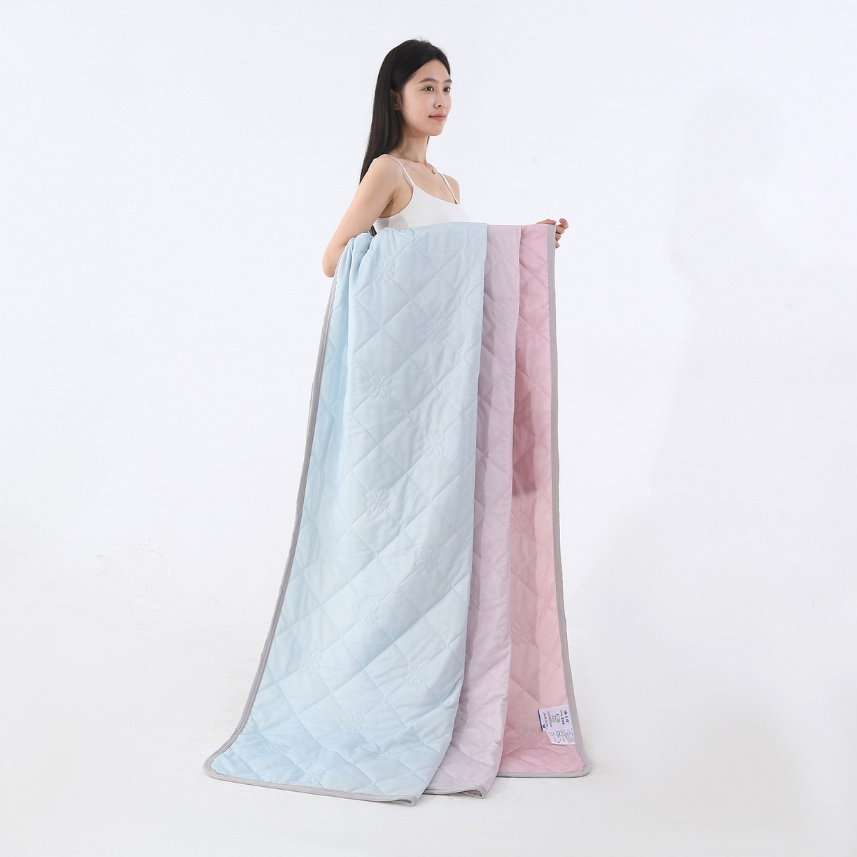 91家纺网 家纺一手货源 找家纺 亚龙工厂店 2026新款跨境电商热款涤氨凉感被被子被芯 粉蓝色（浅变色）