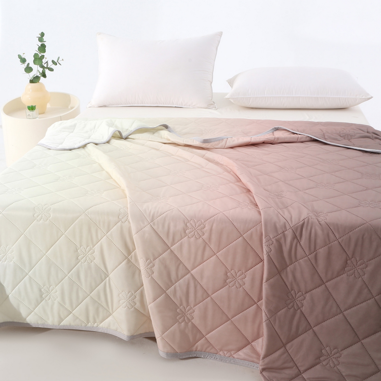 91家纺网 家纺一手货源 找家纺 亚龙工厂店 2026新款跨境电商热款涤氨凉感被被子被芯 焦糖色（浅变色）