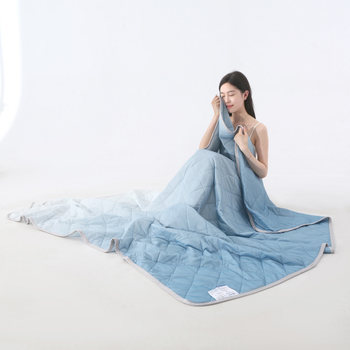 91家纺网 家纺一手货源 找家纺 亚龙工厂店 2026新款跨境电商热款涤氨凉感被被子被芯 孔雀蓝（浅变色）