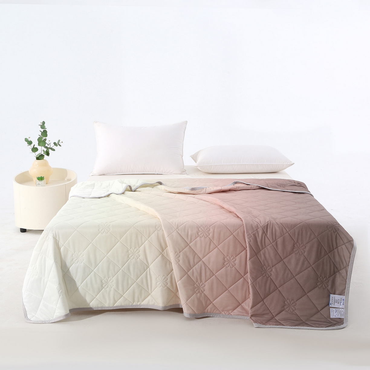 91家纺网 家纺一手货源 找家纺 亚龙工厂店 2026新款跨境电商热款涤氨凉感被被子被芯 焦糖色（浅变色）