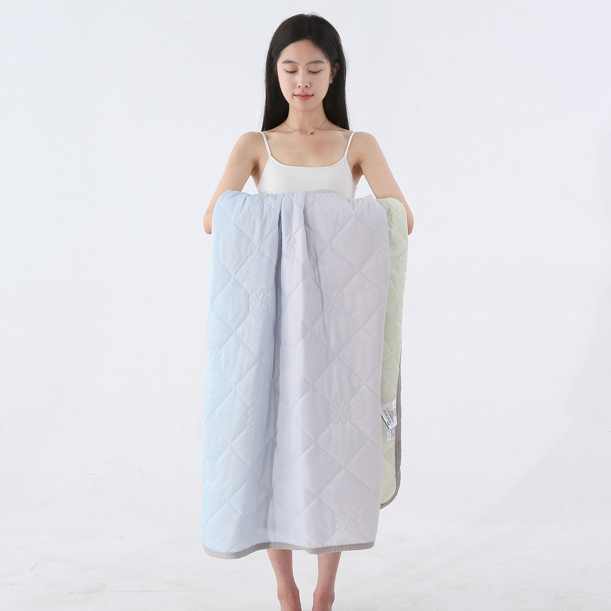 91家纺网 家纺一手货源 找家纺 亚龙工厂店 2026新款跨境电商热款涤氨凉感被被子被芯 米蓝色（浅变色）