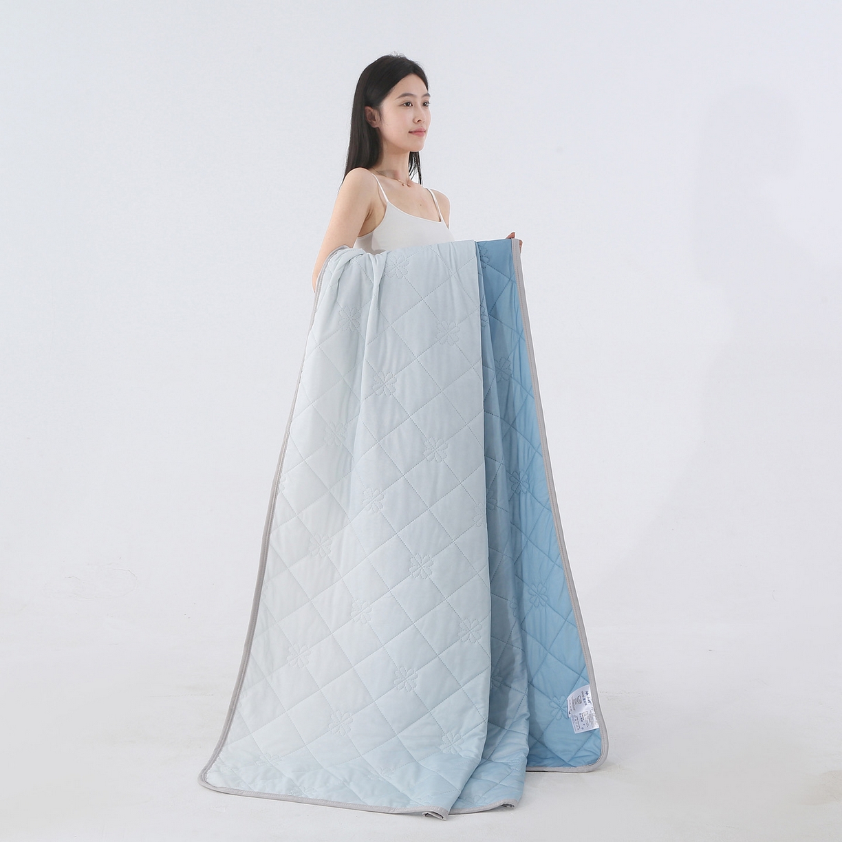 91家纺网 家纺一手货源 找家纺 亚龙工厂店 2026新款跨境电商热款涤氨凉感被被子被芯 孔雀蓝（浅变色）