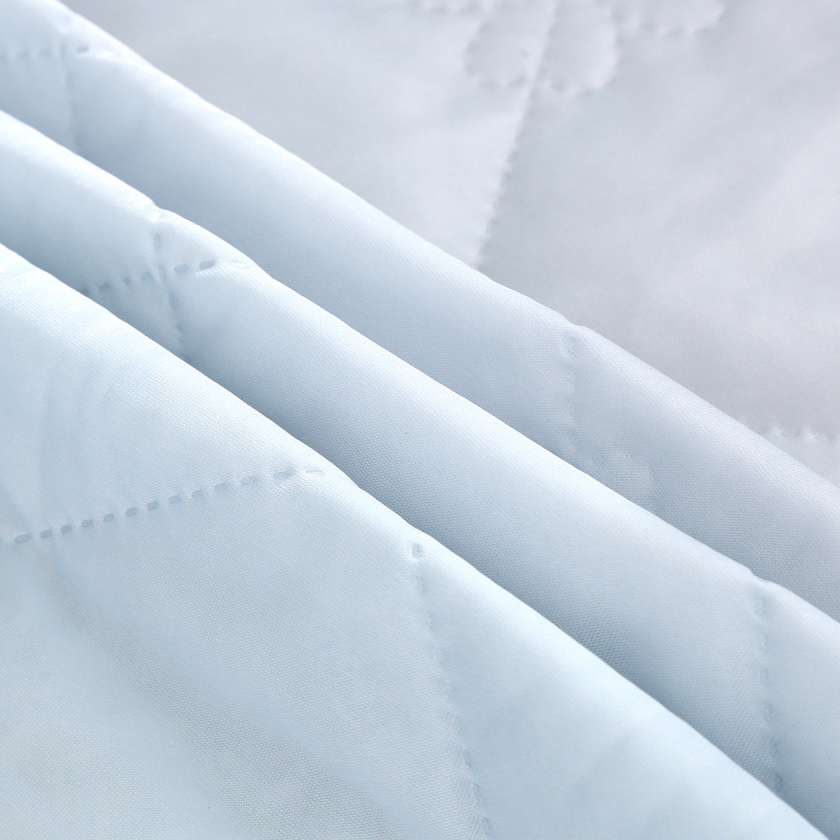 91家纺网 家纺一手货源 找家纺 亚龙工厂店 2026新款跨境电商热款涤氨凉感被被子被芯 粉蓝色（浅变色）