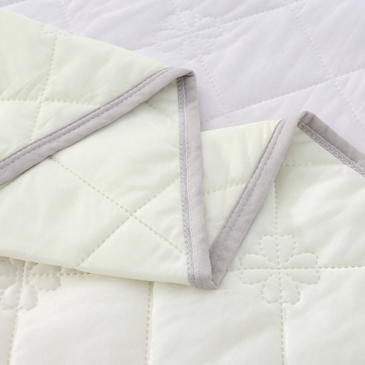 91家纺网 家纺一手货源 找家纺 亚龙工厂店 2026新款跨境电商热款涤氨凉感被被子被芯 米蓝色（浅变色）