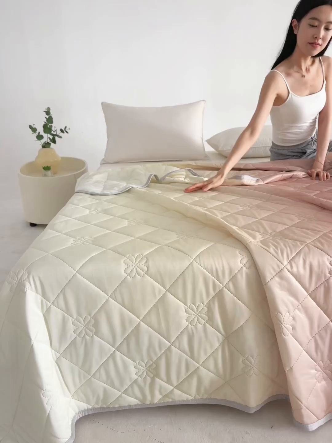 91家纺网 家纺一手货源 找家纺 亚龙工厂店 2026新款跨境电商热款涤氨凉感被被子被芯 焦糖色（浅变色）