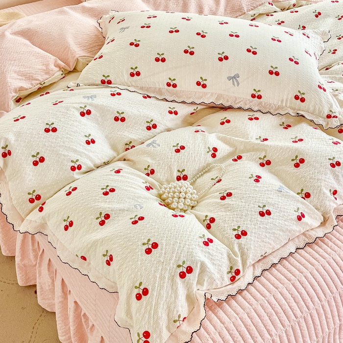91家纺网 家纺一手货源 找家纺 梦可莱家居 2026新款云朵泡芙棉床盖四件套 樱桃红