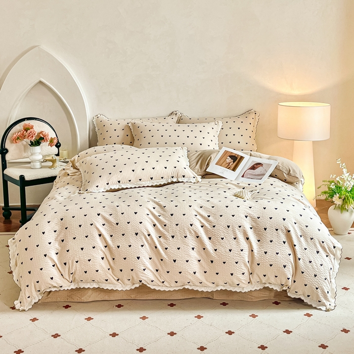 91家纺网 家纺一手货源 找家纺 梦可莱家居 2026新款云朵泡芙棉床盖四件套 爱心卡