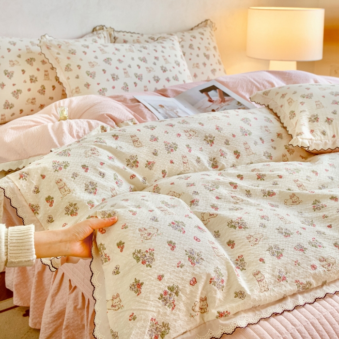 91家纺网 家纺一手货源 找家纺 梦可莱家居 2026新款云朵泡芙棉床盖四件套 幸福兔园