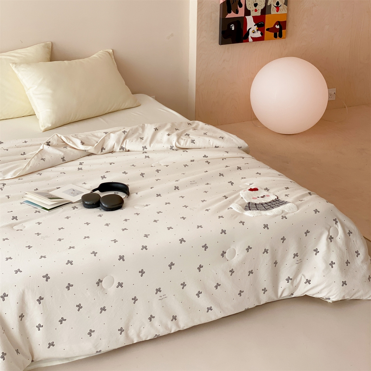 91家纺网 家纺一手货源 找家纺 鸣升家纺 2026新款云朵棉毛巾绣夏被夏凉被空调被 调皮小狗