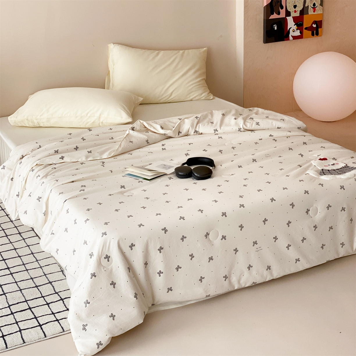 91家纺网 家纺一手货源 找家纺 鸣升家纺 2026新款云朵棉毛巾绣夏被夏凉被空调被 调皮小狗