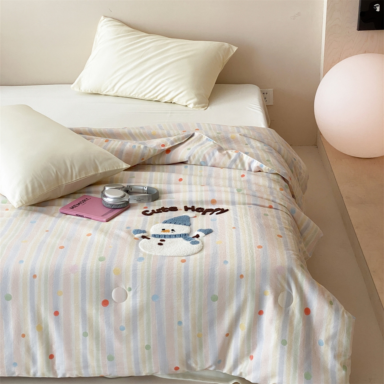 91家纺网 家纺一手货源 找家纺 鸣升家纺 2026新款云朵棉毛巾绣夏被夏凉被空调被 可爱雪人