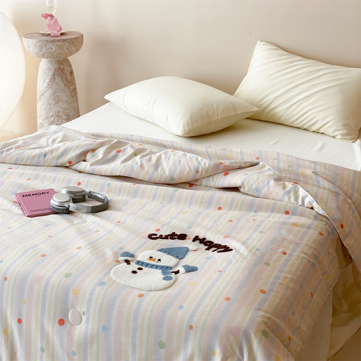 91家纺网 家纺一手货源 找家纺 鸣升家纺 2026新款云朵棉毛巾绣夏被夏凉被空调被 可爱雪人