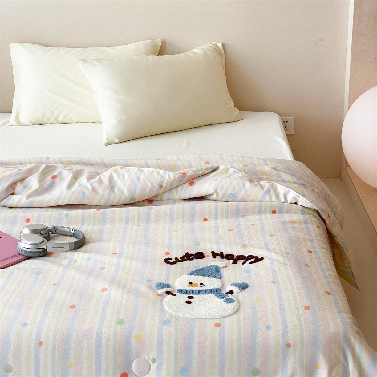 91家纺网 家纺一手货源 找家纺 鸣升家纺 2026新款云朵棉毛巾绣夏被夏凉被空调被 可爱雪人