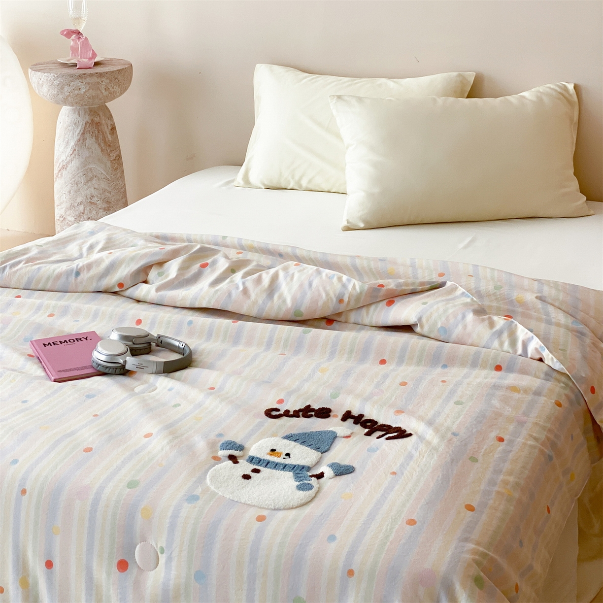 91家纺网 家纺一手货源 找家纺 鸣升家纺 2026新款云朵棉毛巾绣夏被夏凉被空调被 可爱雪人