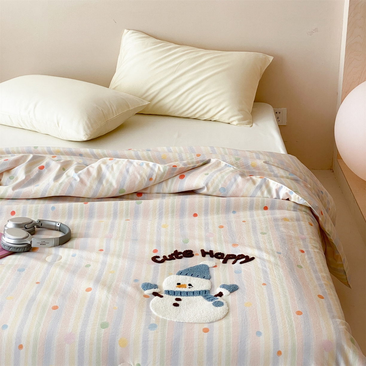 91家纺网 家纺一手货源 找家纺 鸣升家纺 2026新款云朵棉毛巾绣夏被夏凉被空调被 可爱雪人