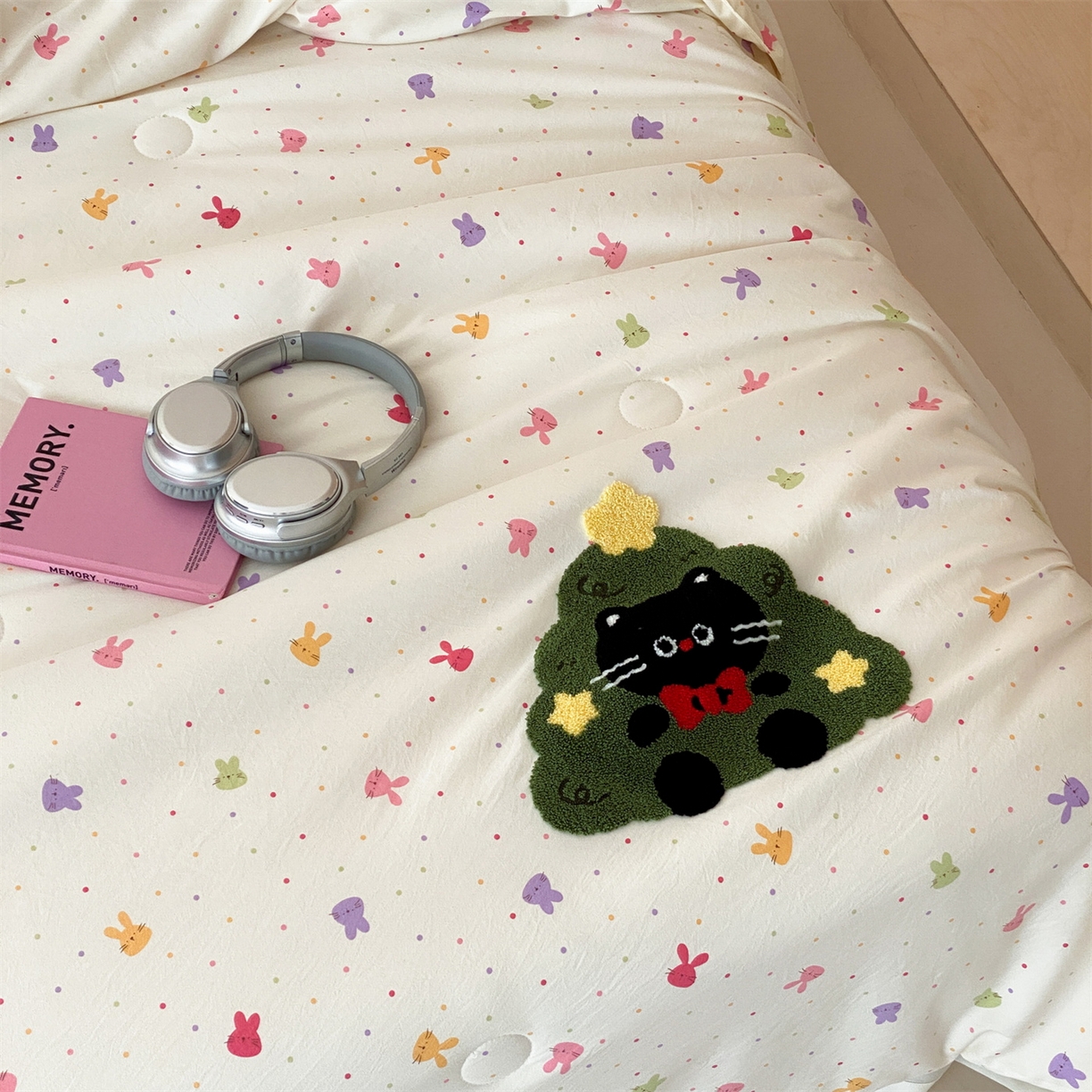 91家纺网 家纺一手货源 找家纺 鸣升家纺 2026新款云朵棉毛巾绣夏被夏凉被空调被 圣诞猫咪