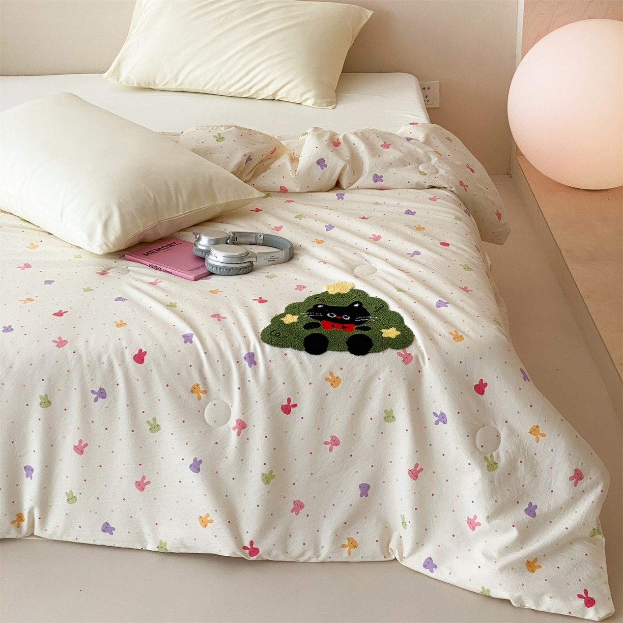 91家纺网 家纺一手货源 找家纺 鸣升家纺 2026新款云朵棉毛巾绣夏被夏凉被空调被 圣诞猫咪