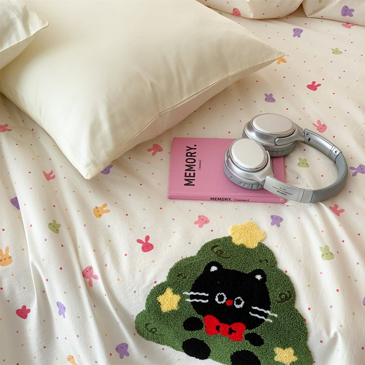 91家纺网 家纺一手货源 找家纺 鸣升家纺 2026新款云朵棉毛巾绣夏被夏凉被空调被 圣诞猫咪