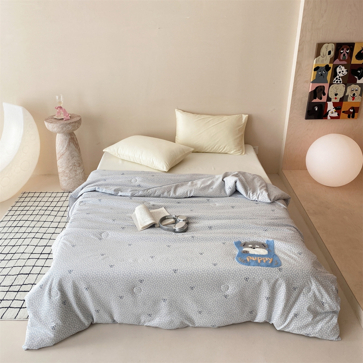 91家纺网 家纺一手货源 找家纺 鸣升家纺 2026新款云朵棉毛巾绣夏被夏凉被空调被 碎花狗狗