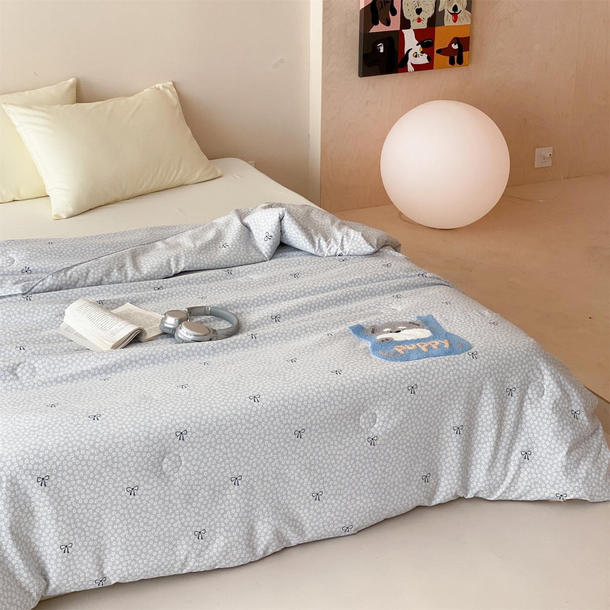 91家纺网 家纺一手货源 找家纺 鸣升家纺 2026新款云朵棉毛巾绣夏被夏凉被空调被 碎花狗狗