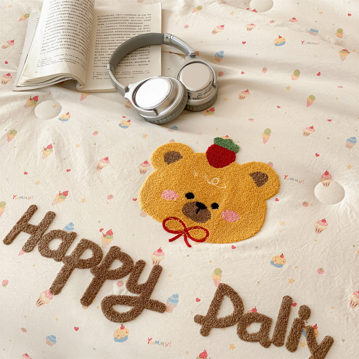 91家纺网 家纺一手货源 找家纺 鸣升家纺 2026新款云朵棉毛巾绣夏被夏凉被空调被 蛋糕小熊