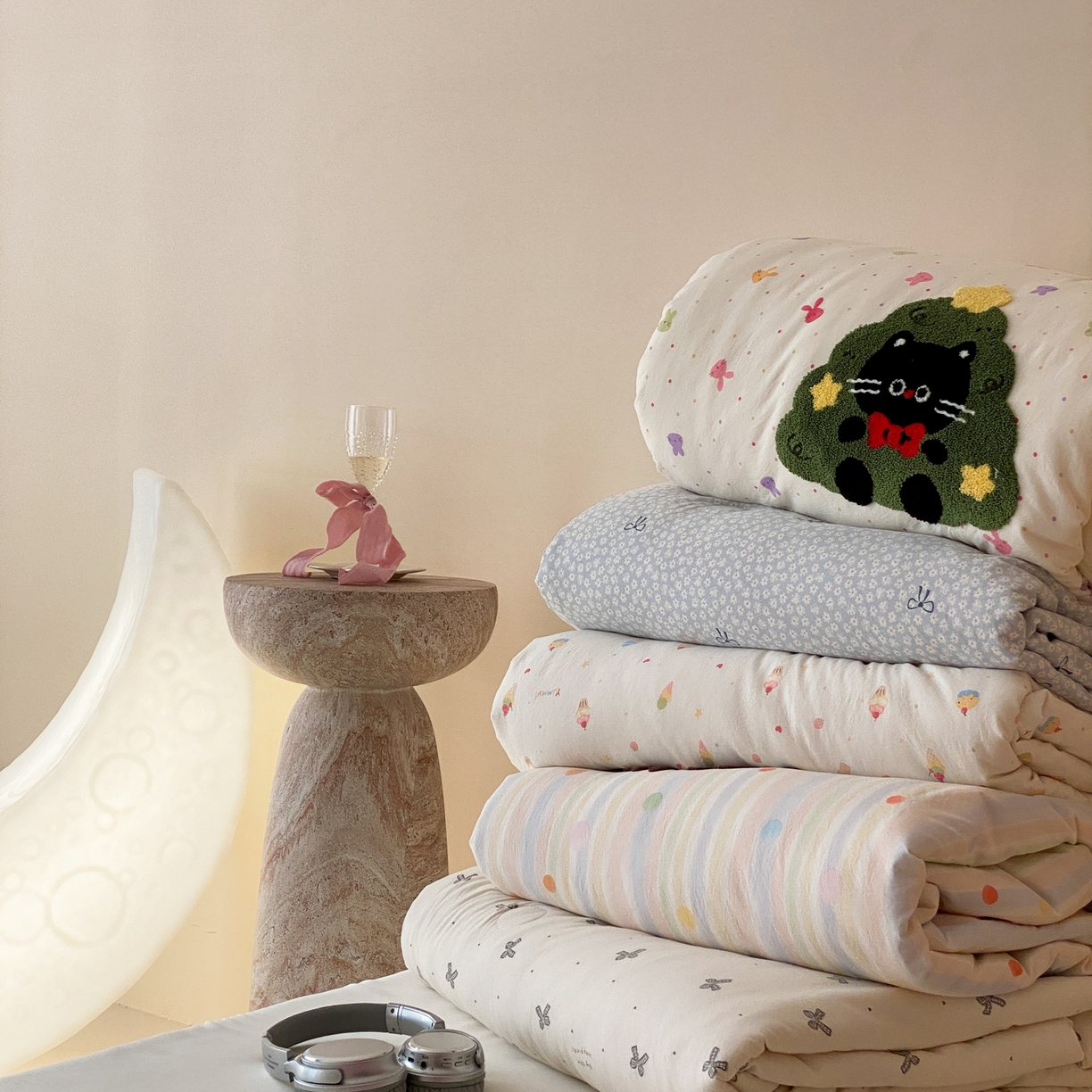 91家纺网 家纺一手货源 找家纺 鸣升家纺 2026新款云朵棉毛巾绣夏被夏凉被空调被 组合图仅做展示不可下单