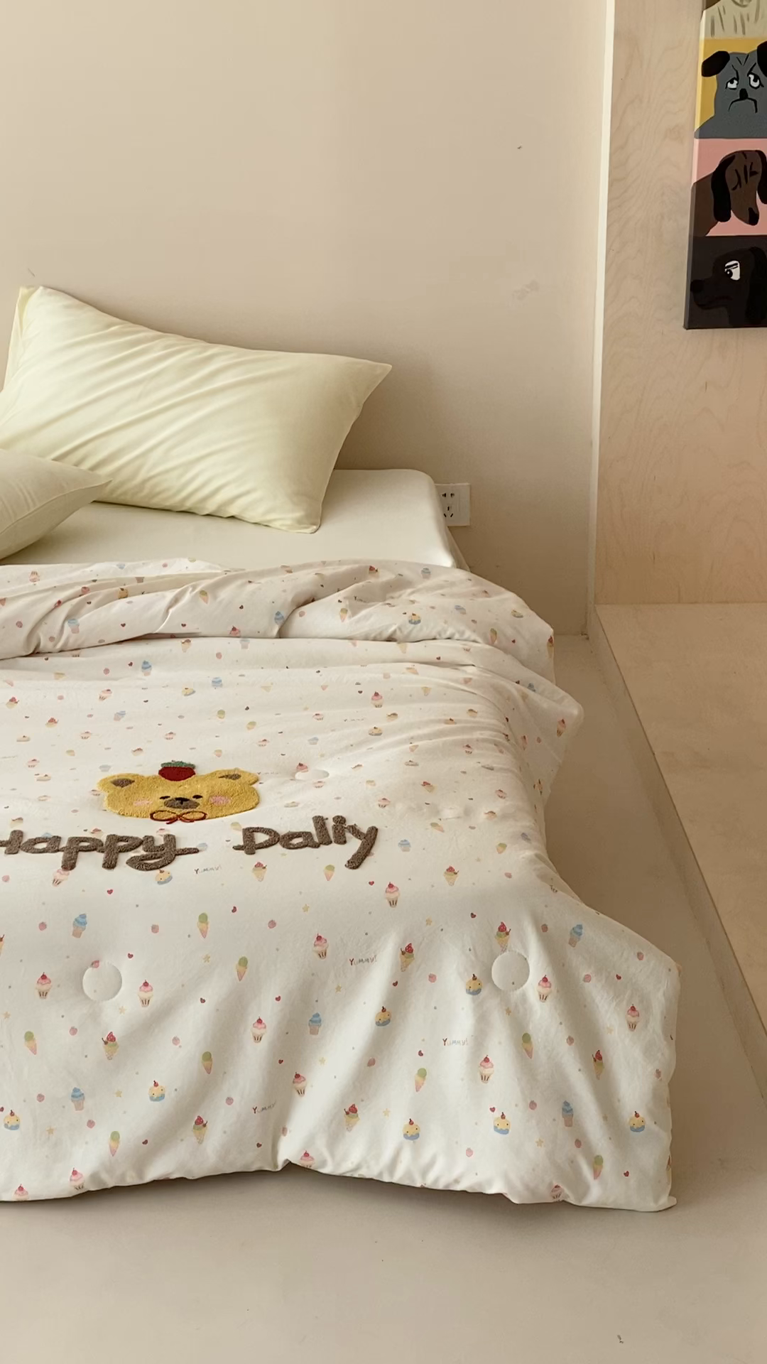 91家纺网 家纺一手货源 找家纺 鸣升家纺 2026新款云朵棉毛巾绣夏被夏凉被空调被 蛋糕小熊