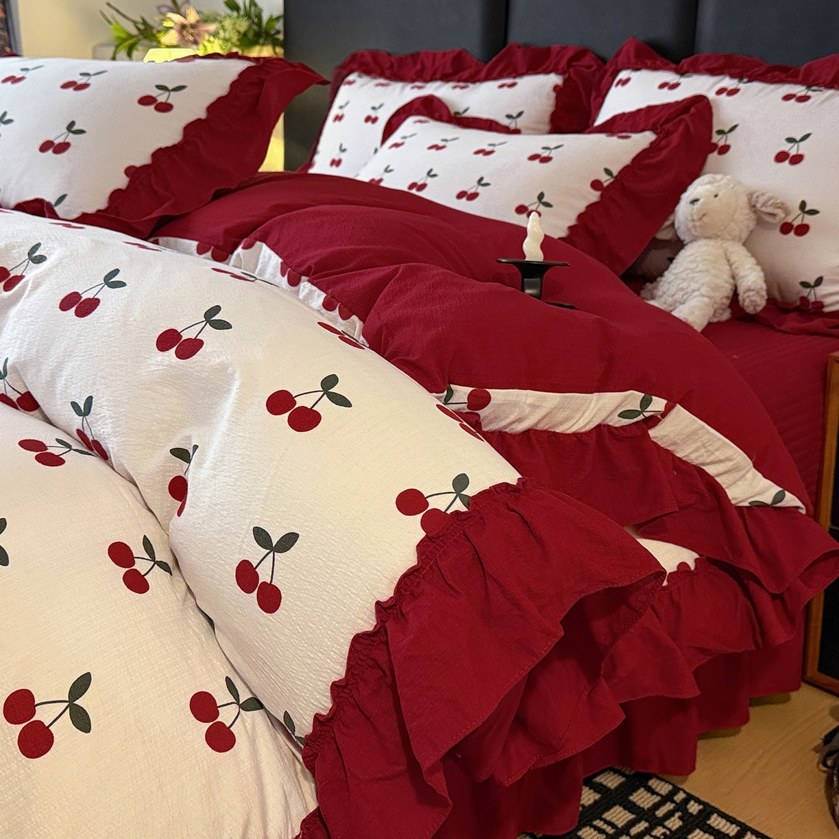 91家纺网 家纺一手货源 找家纺 金梦拉家纺 2026新款云感皱皱纱泡泡纱韩式床盖大花边四件套 小樱桃