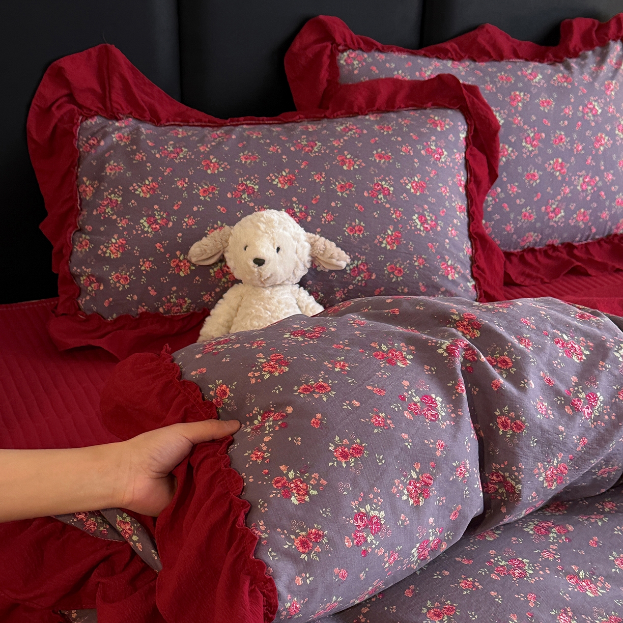 91家纺网 家纺一手货源 找家纺 金梦拉家纺 2026新款云感皱皱纱泡泡纱韩式床盖大花边四件套 海棠