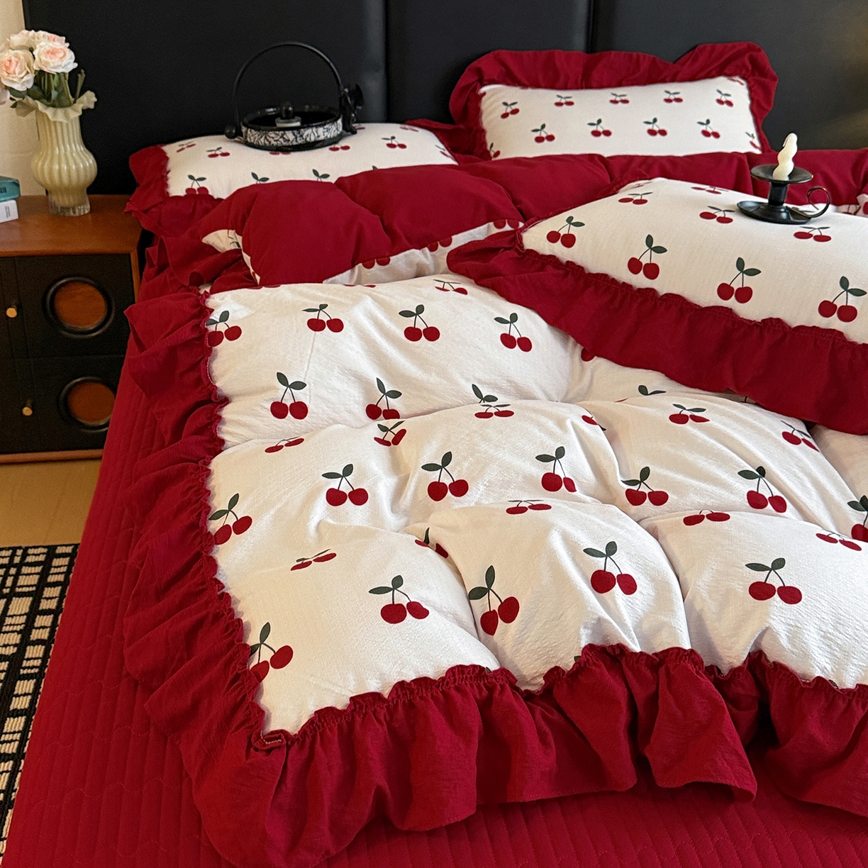 91家纺网 家纺一手货源 找家纺 金梦拉家纺 2026新款云感皱皱纱泡泡纱韩式床盖大花边四件套 小樱桃