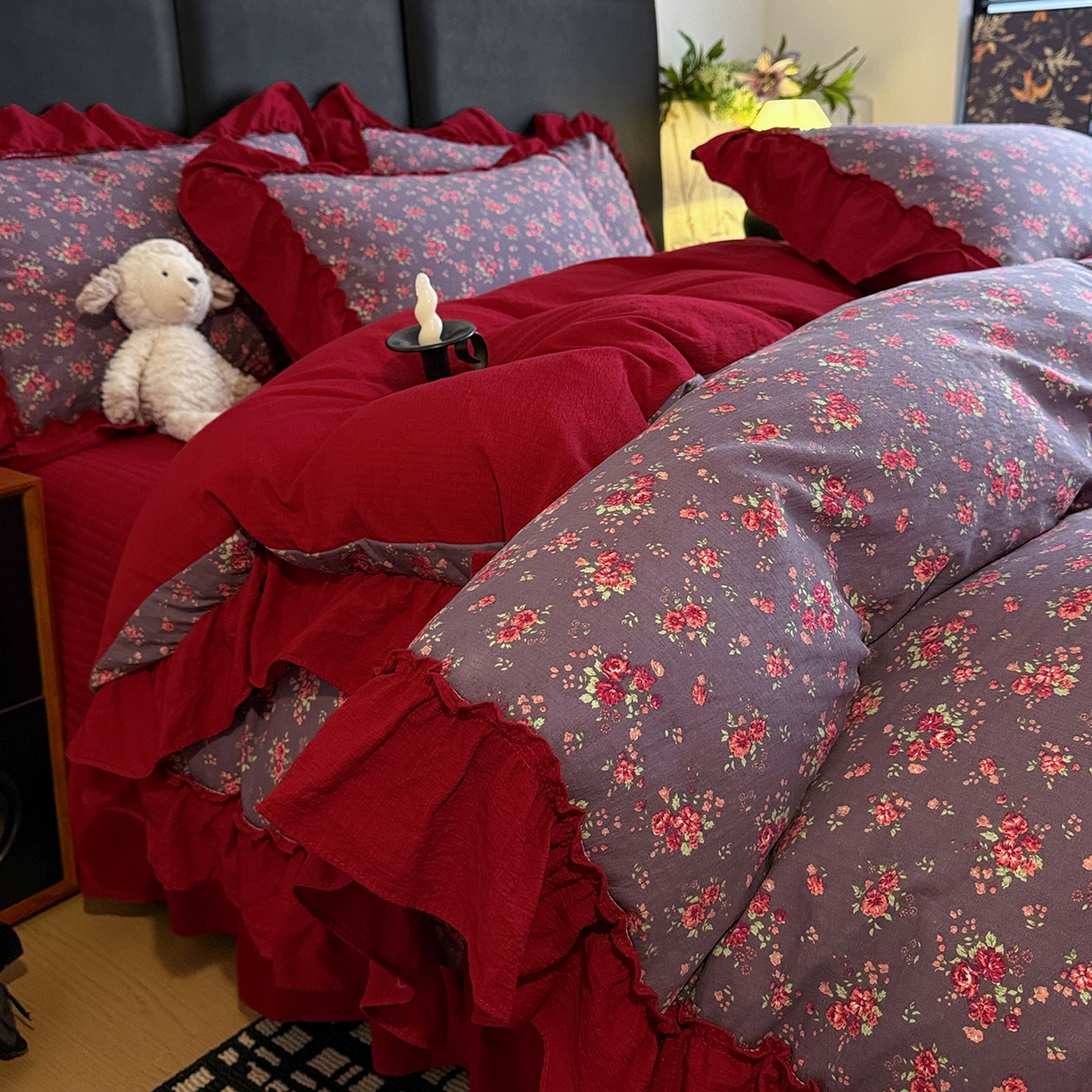 91家纺网 家纺一手货源 找家纺 金梦拉家纺 2026新款云感皱皱纱泡泡纱韩式床盖大花边四件套 海棠