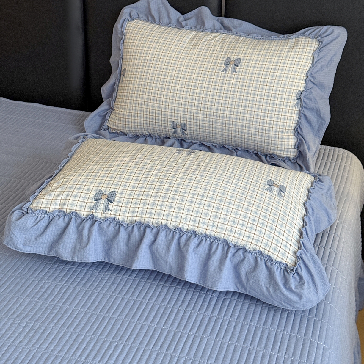 91家纺网 家纺一手货源 找家纺 金梦拉家纺 2026新款云感皱皱纱泡泡纱韩式床盖大花边四件套 蓝色蝴蝶结