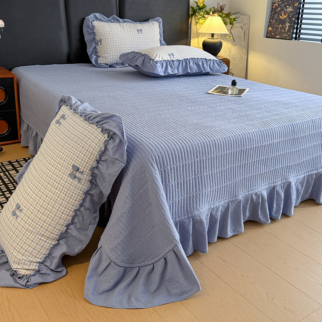 91家纺网 家纺一手货源 找家纺 金梦拉家纺 2026新款云感皱皱纱泡泡纱韩式床盖大花边四件套 蓝色蝴蝶结