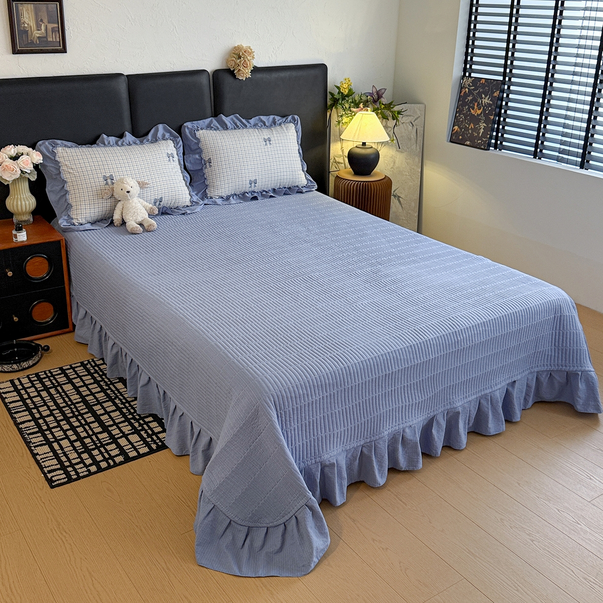 91家纺网 家纺一手货源 找家纺 金梦拉家纺 2026新款云感皱皱纱泡泡纱韩式床盖大花边四件套 蓝色蝴蝶结