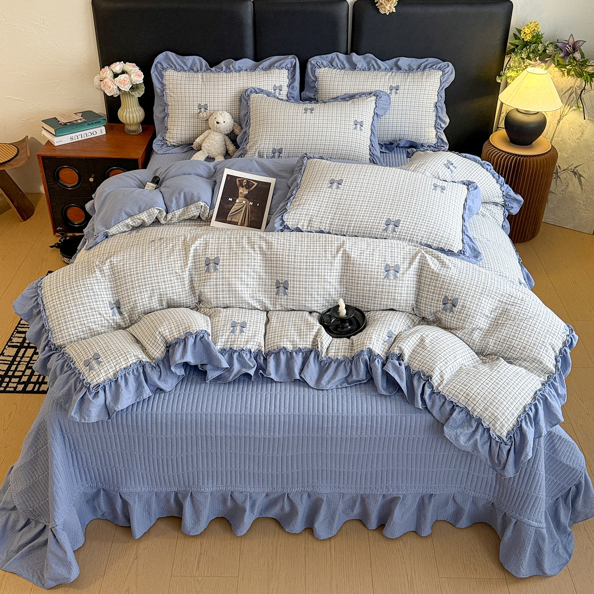 91家纺网 家纺一手货源 找家纺 金梦拉家纺 2026新款云感皱皱纱泡泡纱韩式床盖大花边四件套 蓝色蝴蝶结