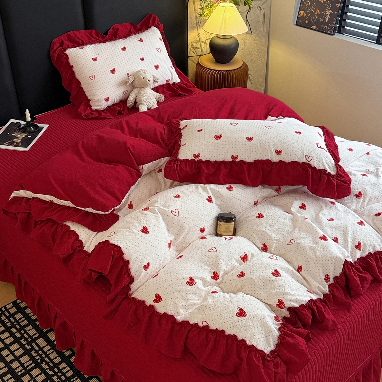 91家纺网 家纺一手货源 找家纺 金梦拉家纺 2026新款云感皱皱纱泡泡纱韩式床盖大花边四件套 爱心点点