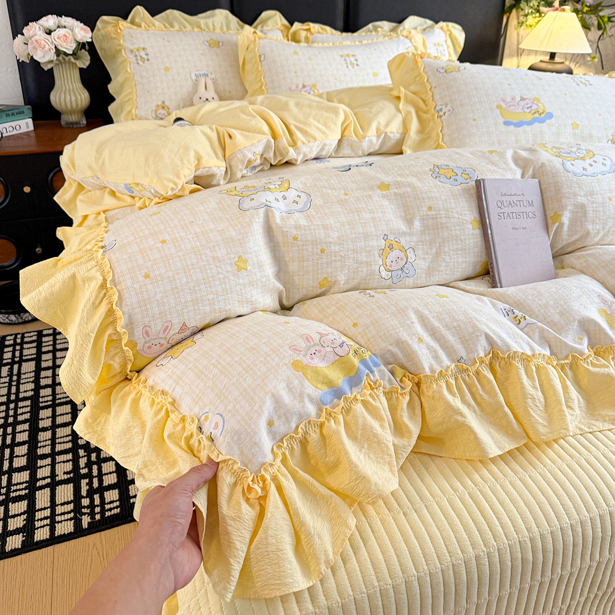 91家纺网 家纺一手货源 找家纺 金梦拉家纺 2026新款云感皱皱纱泡泡纱韩式床盖大花边四件套 可爱萌物