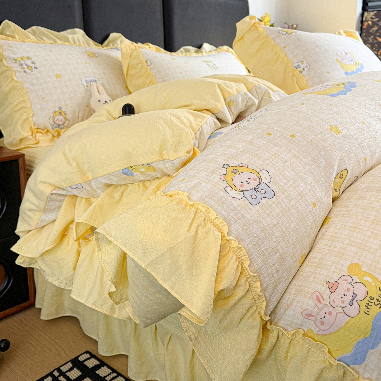 91家纺网 家纺一手货源 找家纺 金梦拉家纺 2026新款云感皱皱纱泡泡纱韩式床盖大花边四件套 可爱萌物