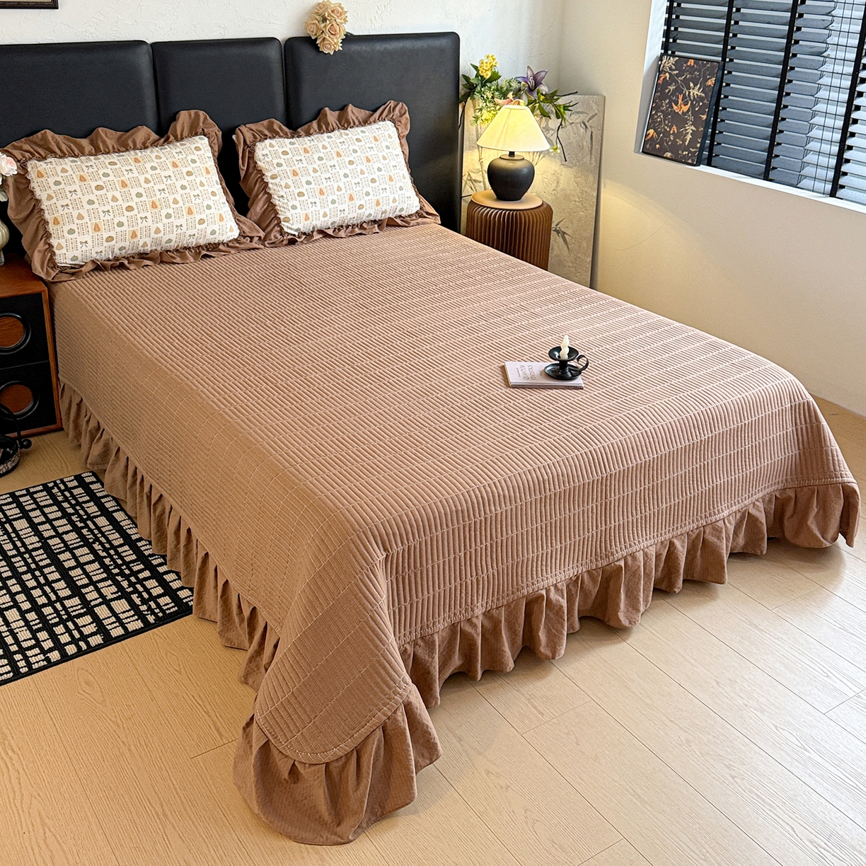 91家纺网 家纺一手货源 找家纺 金梦拉家纺 2026新款云感皱皱纱泡泡纱韩式床盖大花边四件套 南瓜多多