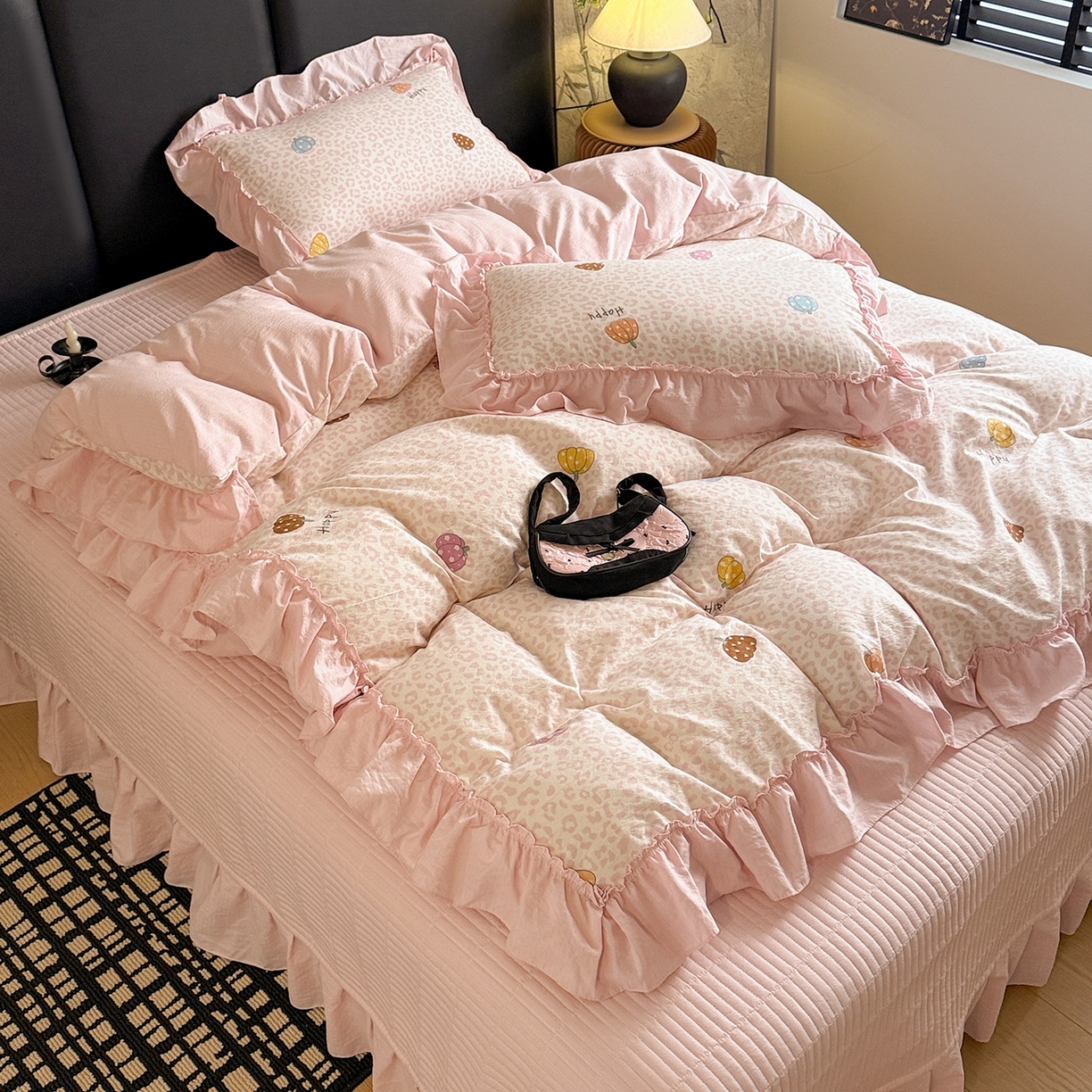 91家纺网 家纺一手货源 找家纺 金梦拉家纺 2026新款云感皱皱纱泡泡纱韩式床盖大花边四件套 豹纹南瓜