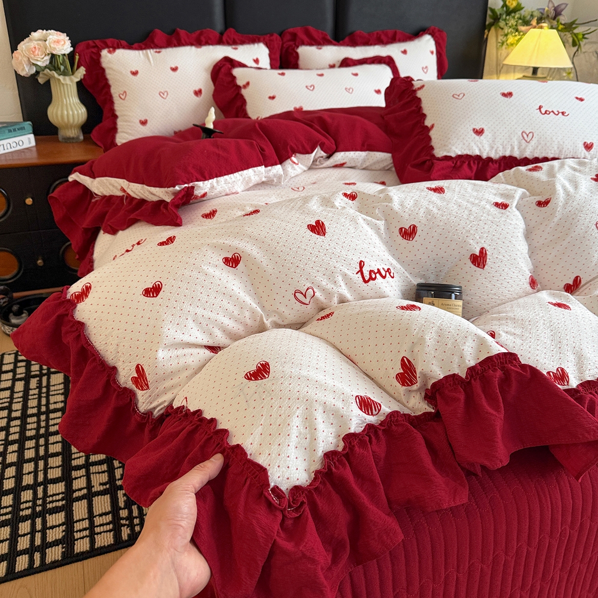 91家纺网 家纺一手货源 找家纺 金梦拉家纺 2026新款云感皱皱纱泡泡纱韩式床盖大花边四件套 爱心点点