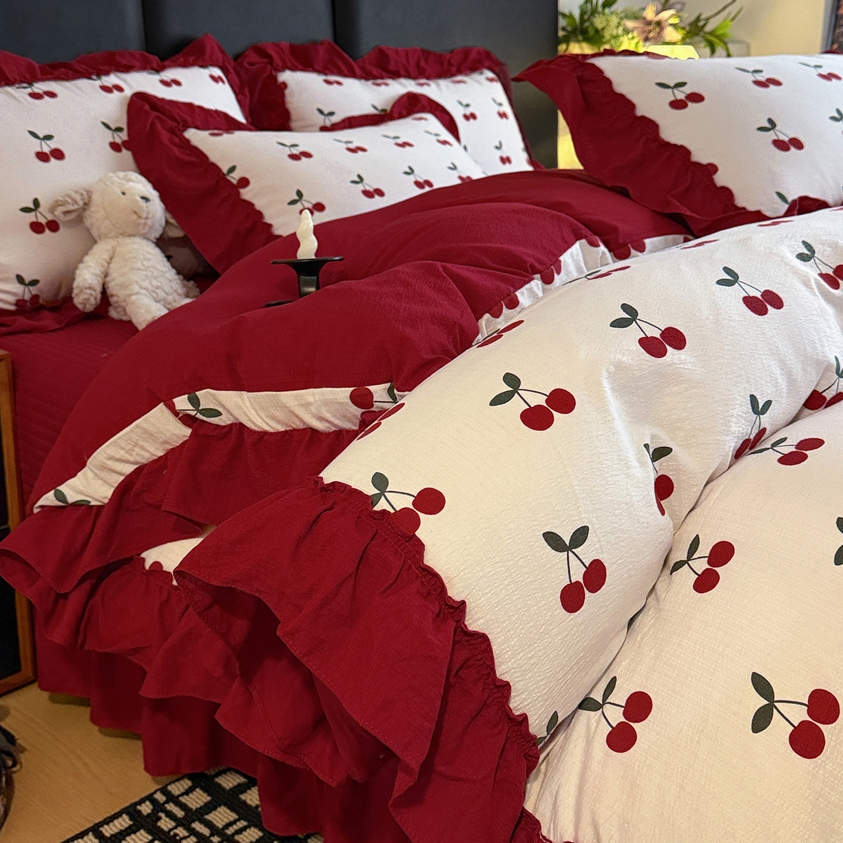 91家纺网 家纺一手货源 找家纺 金梦拉家纺 2026新款云感皱皱纱泡泡纱韩式床盖大花边四件套 小樱桃