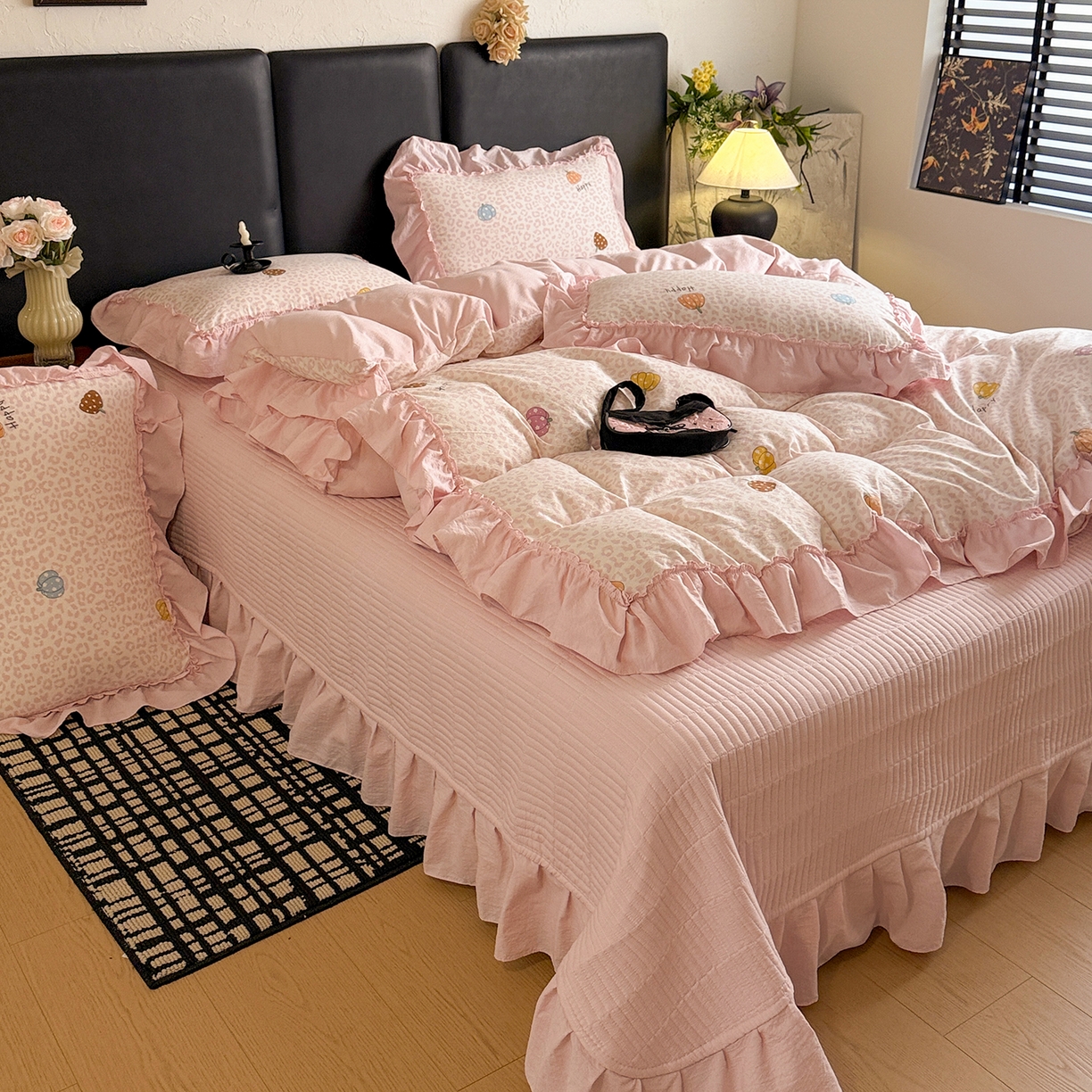 91家纺网 家纺一手货源 找家纺 金梦拉家纺 2026新款云感皱皱纱泡泡纱韩式床盖大花边四件套 豹纹南瓜