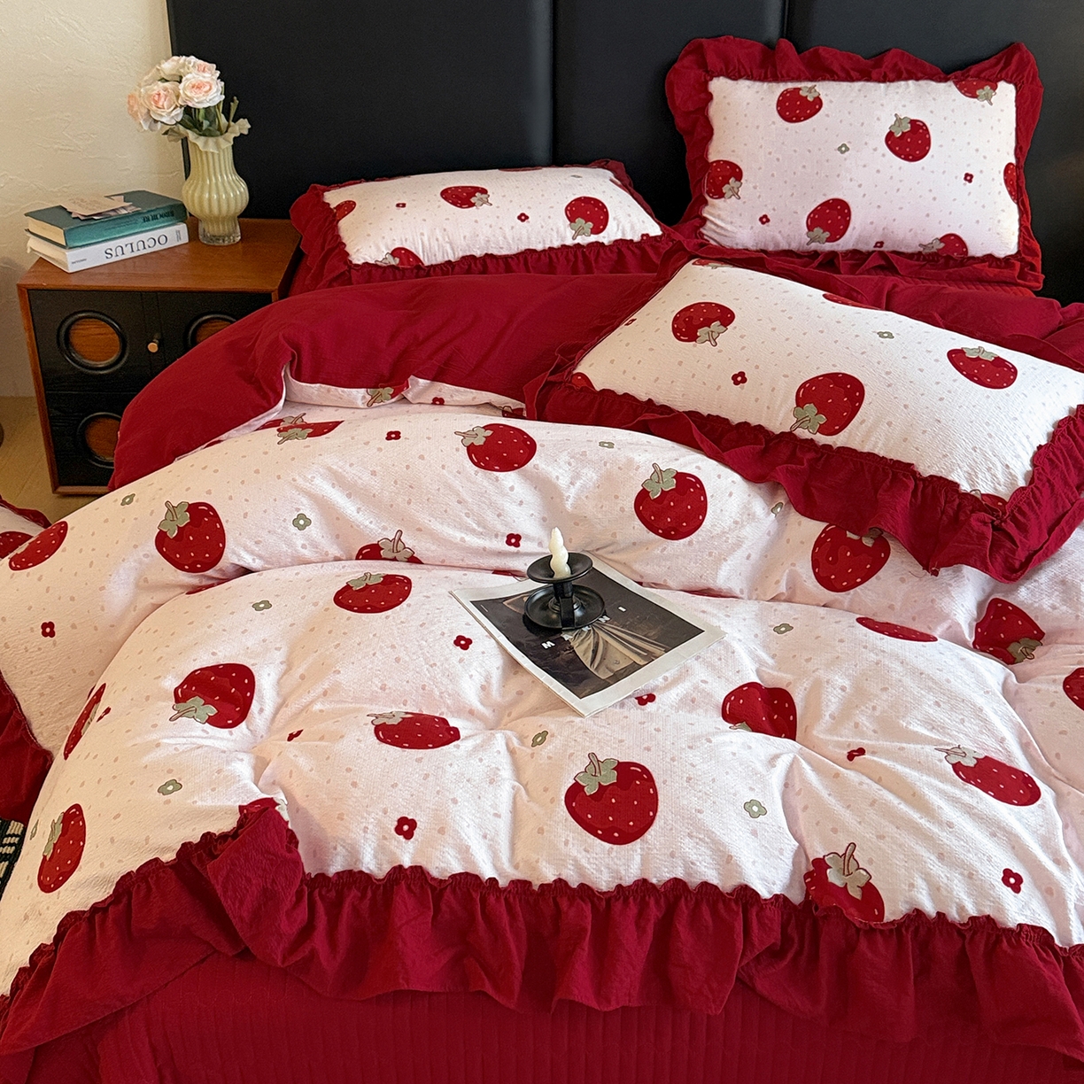 91家纺网 家纺一手货源 找家纺 金梦拉家纺 2026新款云感皱皱纱泡泡纱韩式床盖大花边四件套 草莓