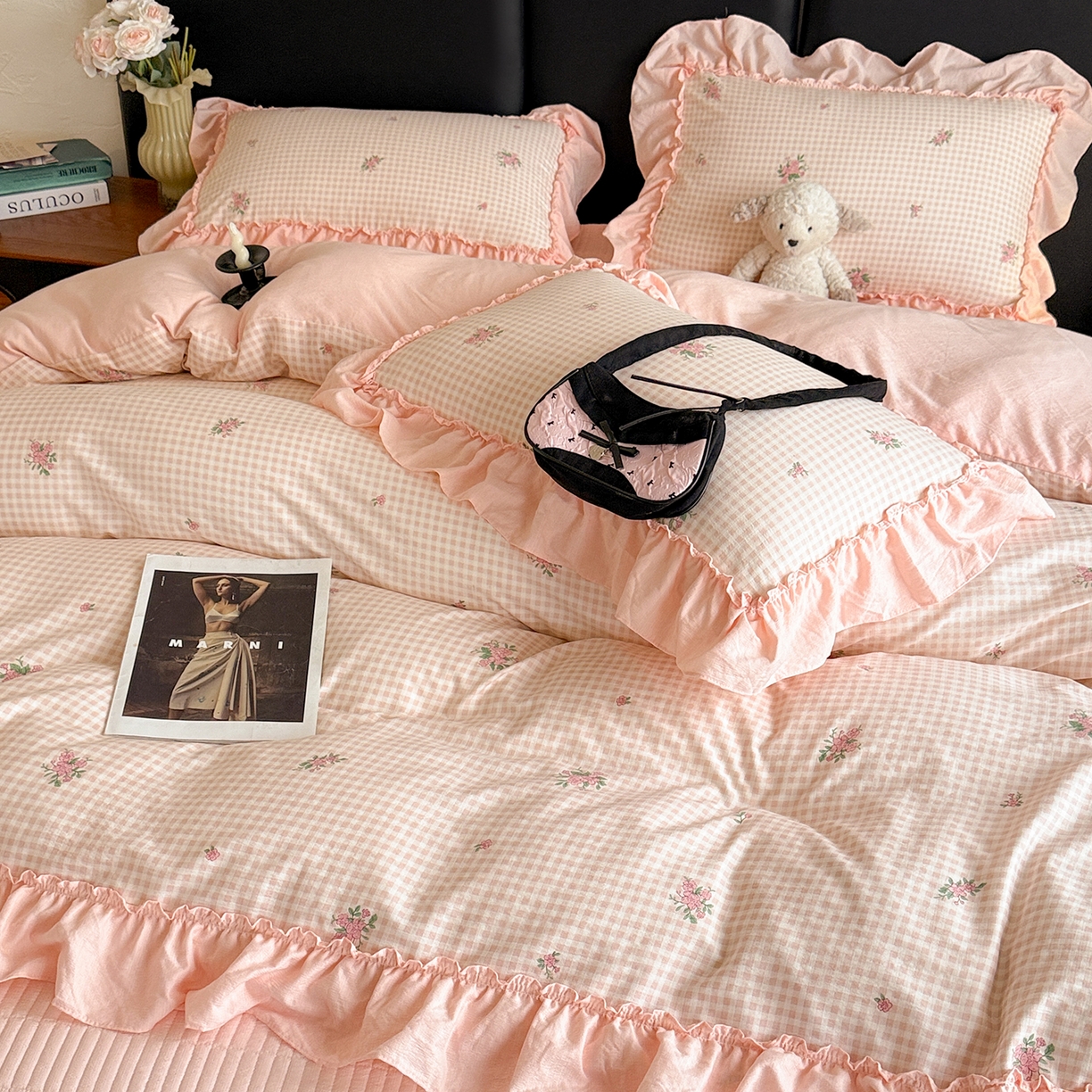 91家纺网 家纺一手货源 找家纺 金梦拉家纺 2026新款云感皱皱纱泡泡纱韩式床盖大花边四件套 粉樱浅梦