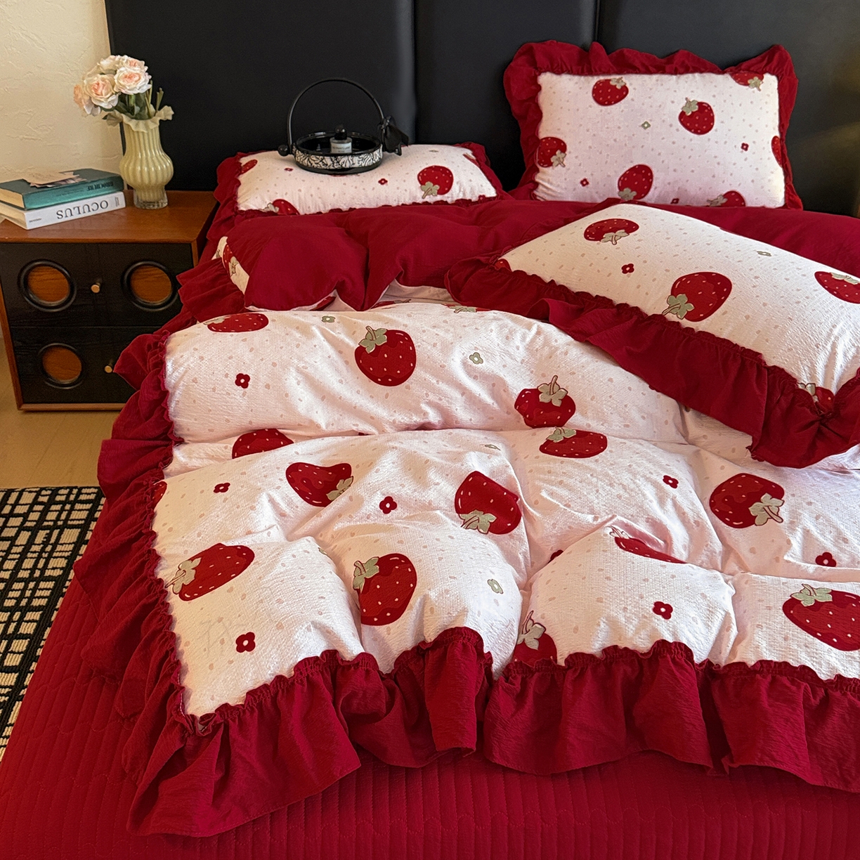 91家纺网 家纺一手货源 找家纺 金梦拉家纺 2026新款云感皱皱纱泡泡纱韩式床盖大花边四件套 草莓