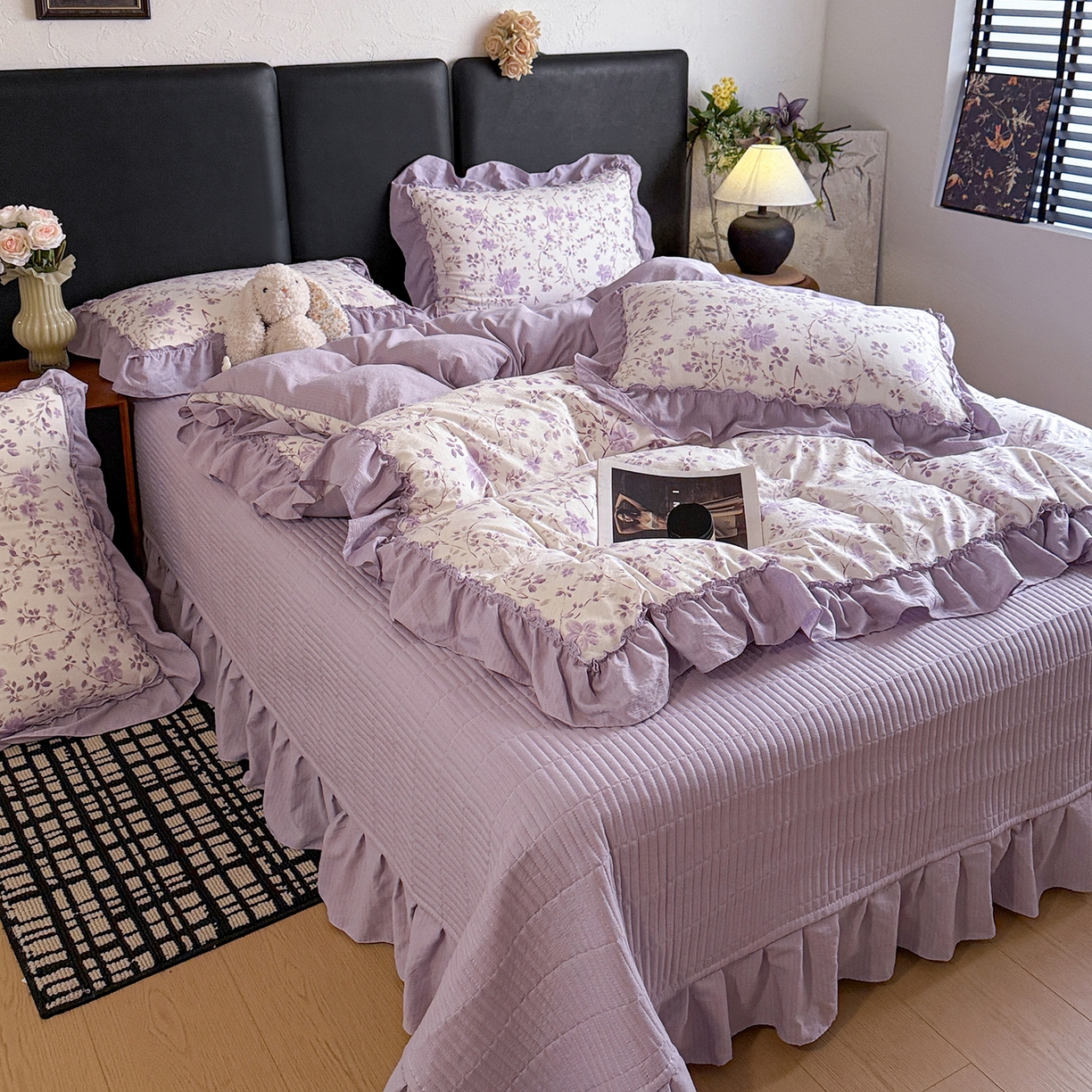 91家纺网 家纺一手货源 找家纺 金梦拉家纺 2026新款云感皱皱纱泡泡纱韩式床盖大花边四件套 紫韵